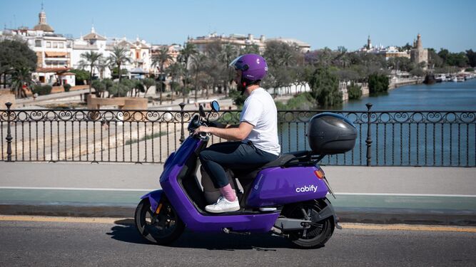 Cabify lanza en Sevilla más de 200 motos eléctricas de alquiler por minutos