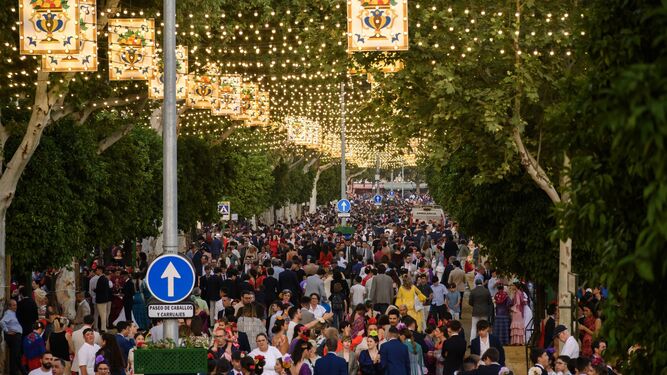 Las calles del real durante una noche de Feria.